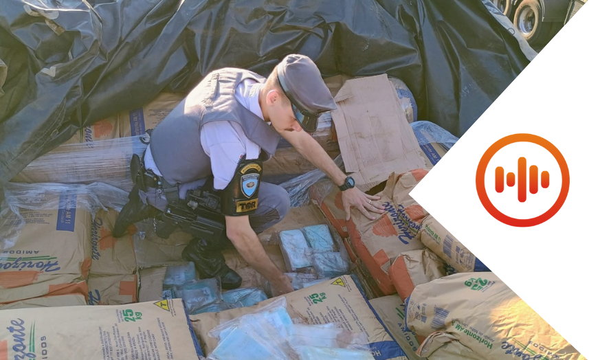 Caminhoneiro Ã© preso com 57 tijolos de cocaÃ­na escondidos em carga de amido de milho