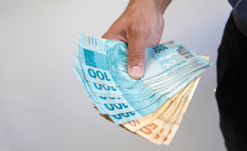 Salário mínimo pode chegar a R$ 1.717 em 2027, aponta proposta do governo